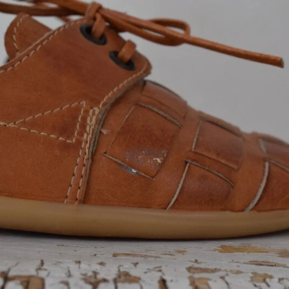 Town and Country Lace Leather Woven‎ Shoes size 5 1/2 B